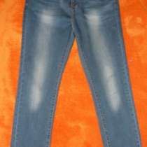 джинсы синие в новом состоянии 31 размер, в Омске