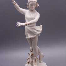 Статуэтка "Конькобежка", Песоч, в Москве