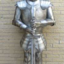 Скульптура рыцаря с мечом, в Краснодаре