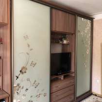 Продается шкаф купе вместе с телевизором, в Каспийске