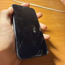 Айфон11.Разбитый экран,77%аккумулятора,128гб, в Магадане
