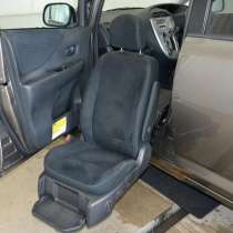 Toyota Ractis с выдвигающимся креслом для инвалида, в Москве