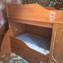 Продам двухъярусную детскую кровать с матрасом, в Костроме