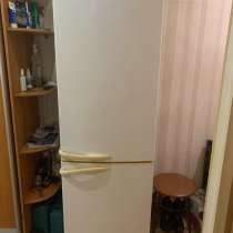 Продам двухкамерный холодильник Атлант, в Екатеринбурге