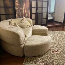 Круглая диван-кровать с пуфиками, в Реутове
