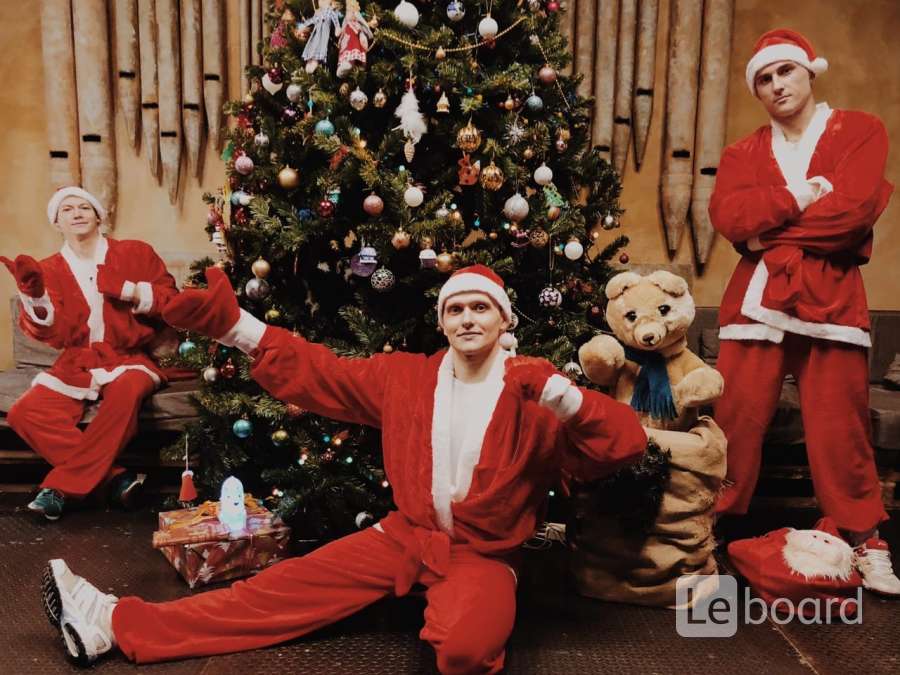 Новогодние танцы. Танцующие дети на новогоднем празднике. Красивый танец на новый год 2 девочки. Танец новогодний легкий. Алатырь диалог ансамбль бального танца 2010.